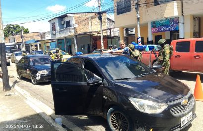 Portoviejo refuerza la seguridad con 20 puntos de control militar para armas y explosivos