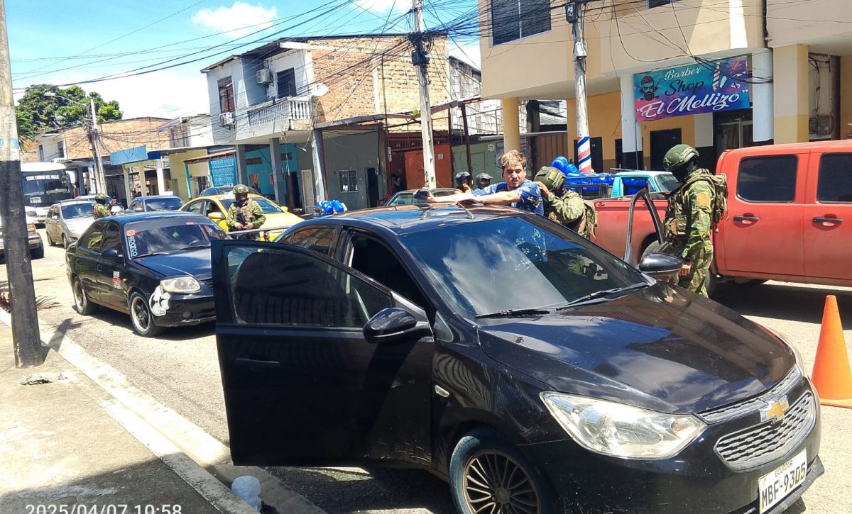 Portoviejo refuerza la seguridad con 20 puntos de control militar para armas y explosivos