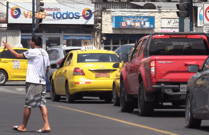 Portoviejo registra tráfico vehicular ligero este jueves en avenidas principales