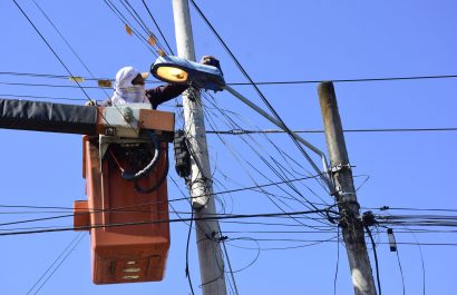 Portoviejo repara más de 1600 lámparas de alumbrado público en 2025
