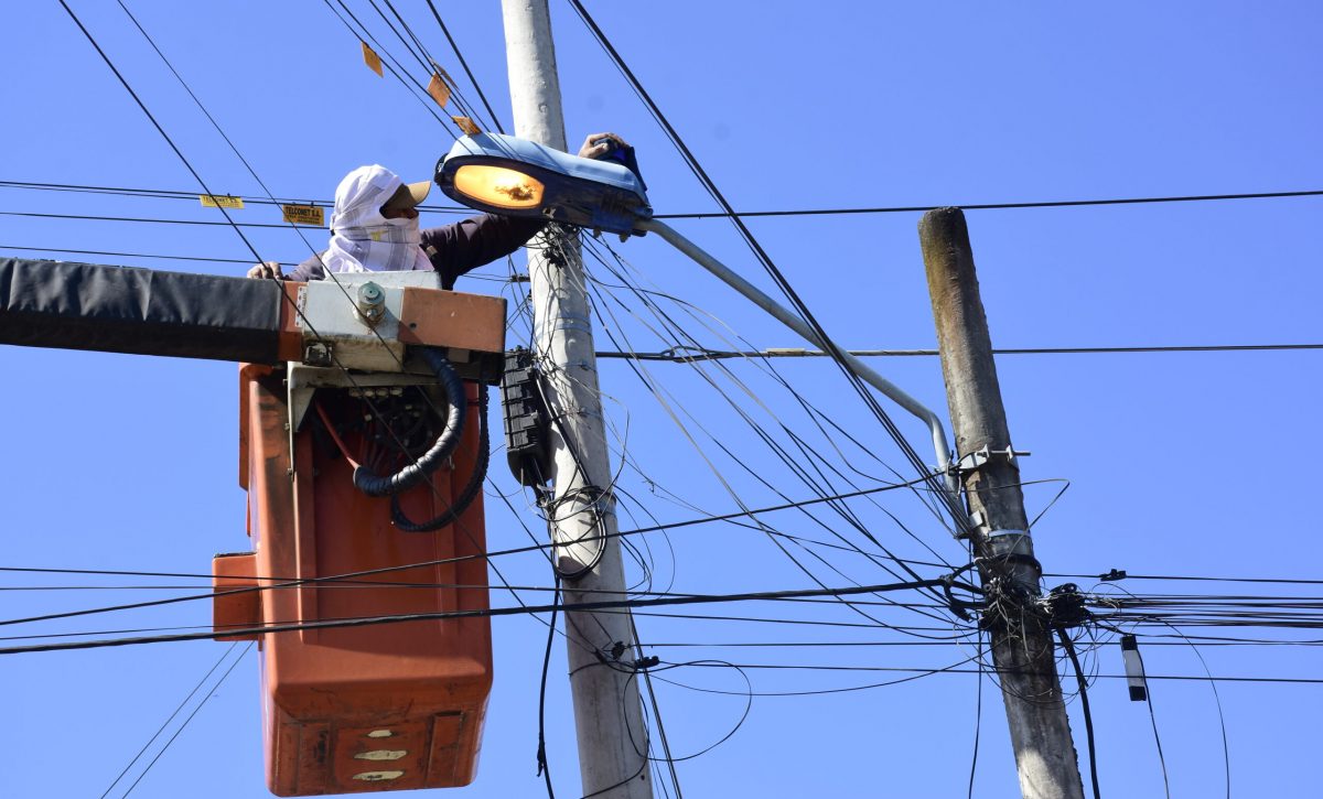 Portoviejo repara más de 1600 lámparas de alumbrado público en 2025