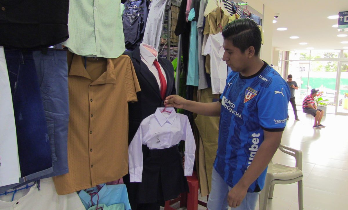Precios de uniformes escolares mantienen estabilidad a pesar del aumento en la materia prima  