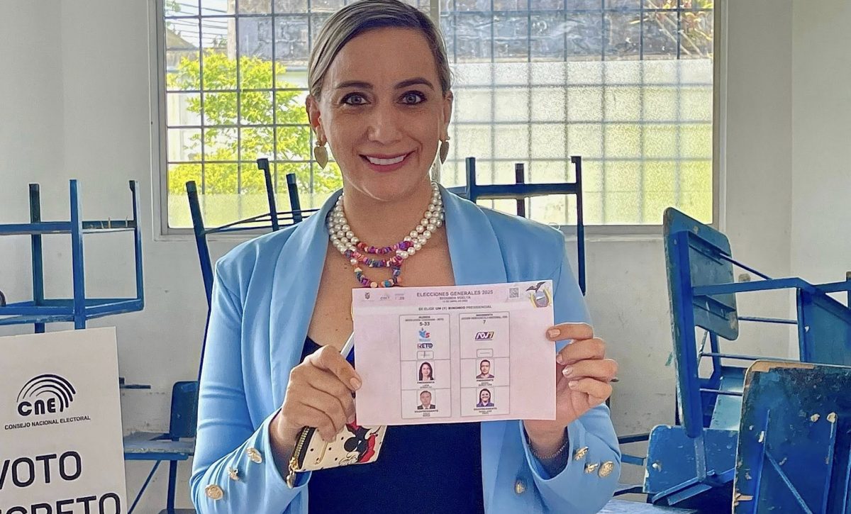 Prefecta de Santo Domingo de los Tsáchilas reconoce triunfo de Noboa en elecciones