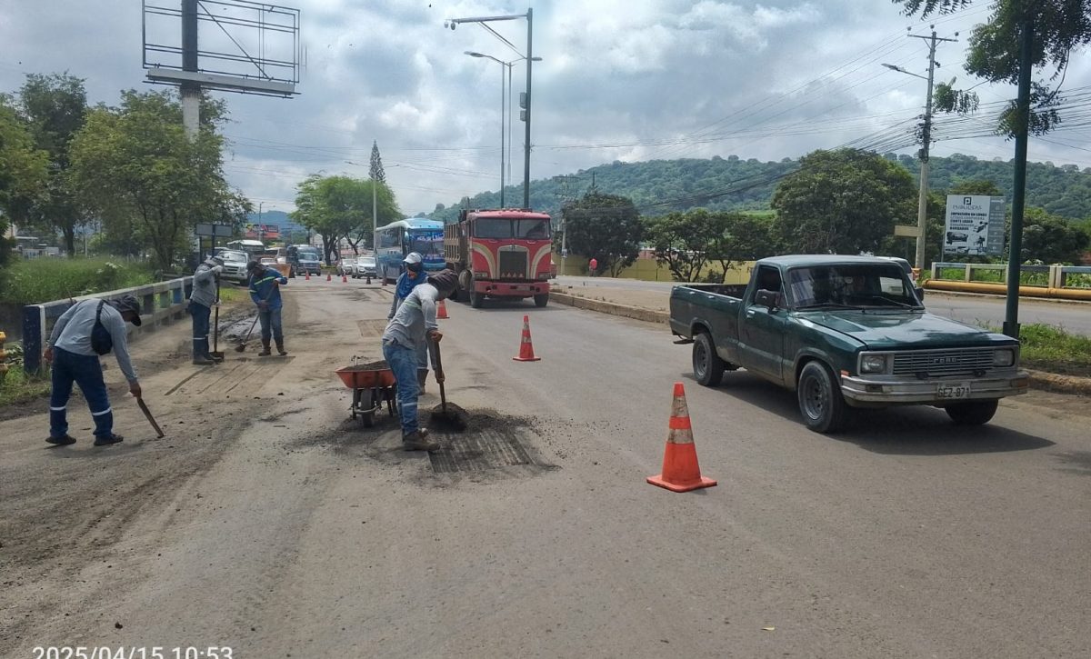 Prefectura de Manabí invierte $4.5 millones en mantenimiento de carretera Portoviejo-Montecristi