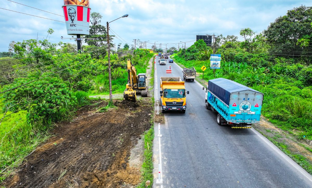Prefectura inicia ampliación de la vía Alóag-Santo Domingo en el tramo Unión del Toachi-KFC