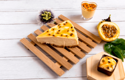 El cheesecake de maracuyá es un postre delicioso y refrescante.