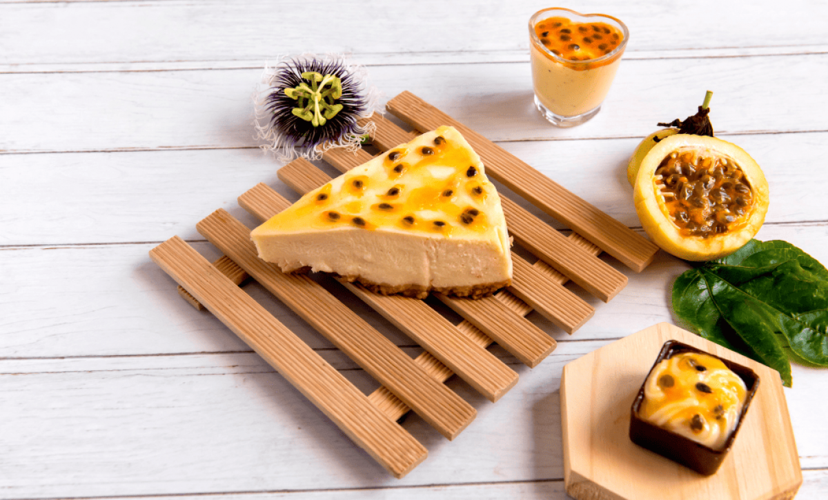 El cheesecake de maracuyá es un postre delicioso y refrescante.