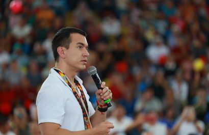 Presidente Daniel Noboa convoca a referendo para eliminar la prohibición de bases militares extranjeras en Ecuador.