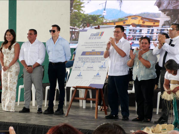 Presidente Daniel Noboa entrega más de 4 millones a GAD de Manabí para obras prioritarias