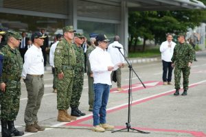 Presidente Petro encabeza acto con líderes de bandas en Medellín por diálogos de paz