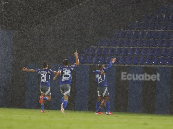Presidente de Emelec, Jorge Guzmán, confirma que pagarán la totalidad de la deuda con FIFA para poder contratar en junio