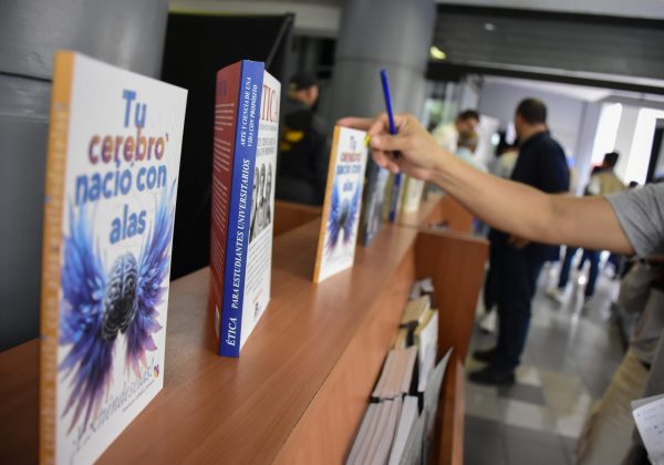 Primera Feria Internacional del Libro de Portoviejo reúne a más de 3.000 visitantes