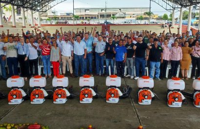 Los productores recibieron las bombas que las utilizarán para  tratamientos desinfectantes.