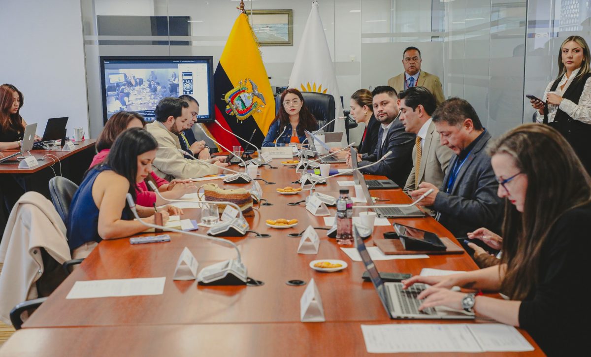 Profesionales y Prefectura del Azuay proponen ajustes a Ley de Contratación Pública