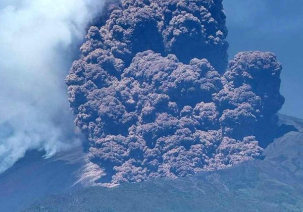 Protección Civil mantiene vigilancia tras nueva actividad del Etna en Sicilia.