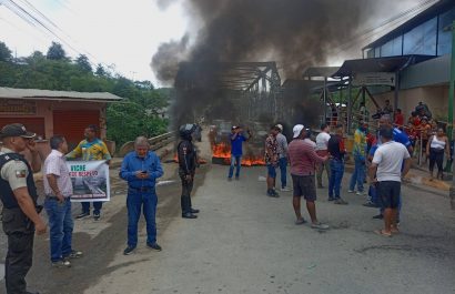 Protesta en Viche bloquea vía Quinindé-Esmeraldas: Gobierno abre diálogo