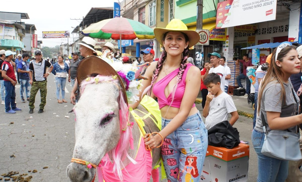 Puerto Limón festeja su 41 aniversario con la carrera de burros y elección de Mi Burra Bella