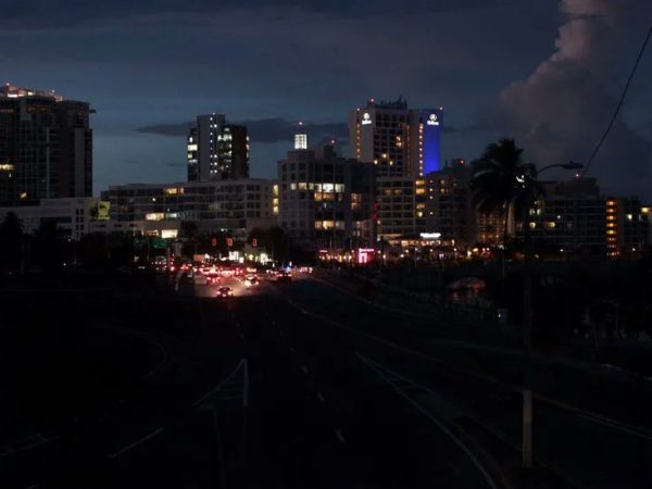 Puerto Rico sufre apagón general por fallo en plantas generadoras