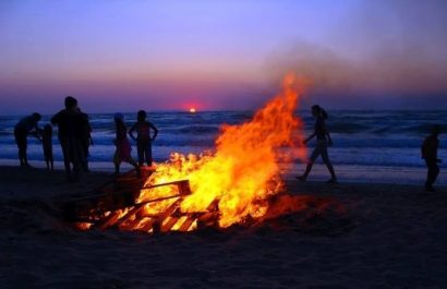 En España es tradición encender hogueras en la Noche de San Juan.