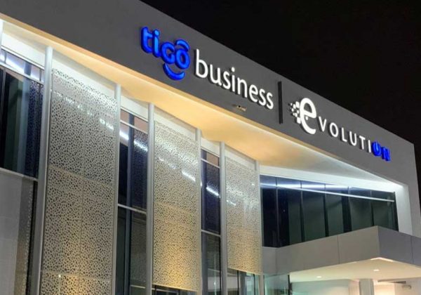 ¿Qué factores influyeron para que Millicom (Tigo) decida comprar Movistar Ecuador a Telefónica Hispam? (Millicom).