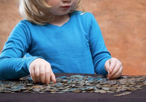¿Qué hacer cuando un niño se traga una moneda?