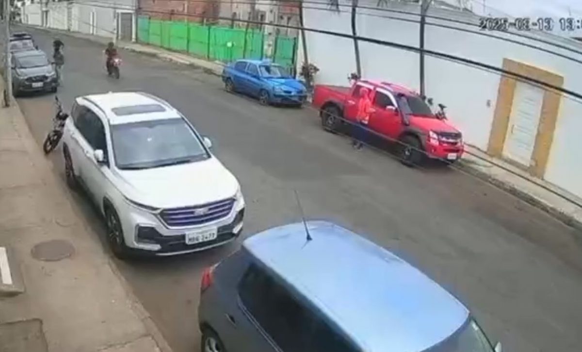 Queda grabado un intento de robo en una concurrida calle de Portoviejo