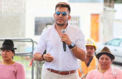 Quién es José Arroyo, el alcalde de Pujilí y primera autoridad LGBTI electa, ahora detenido por peculado