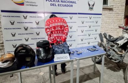 Quito Detienen a dos hombres por robo armado y posesión de drogas en Tumbaco