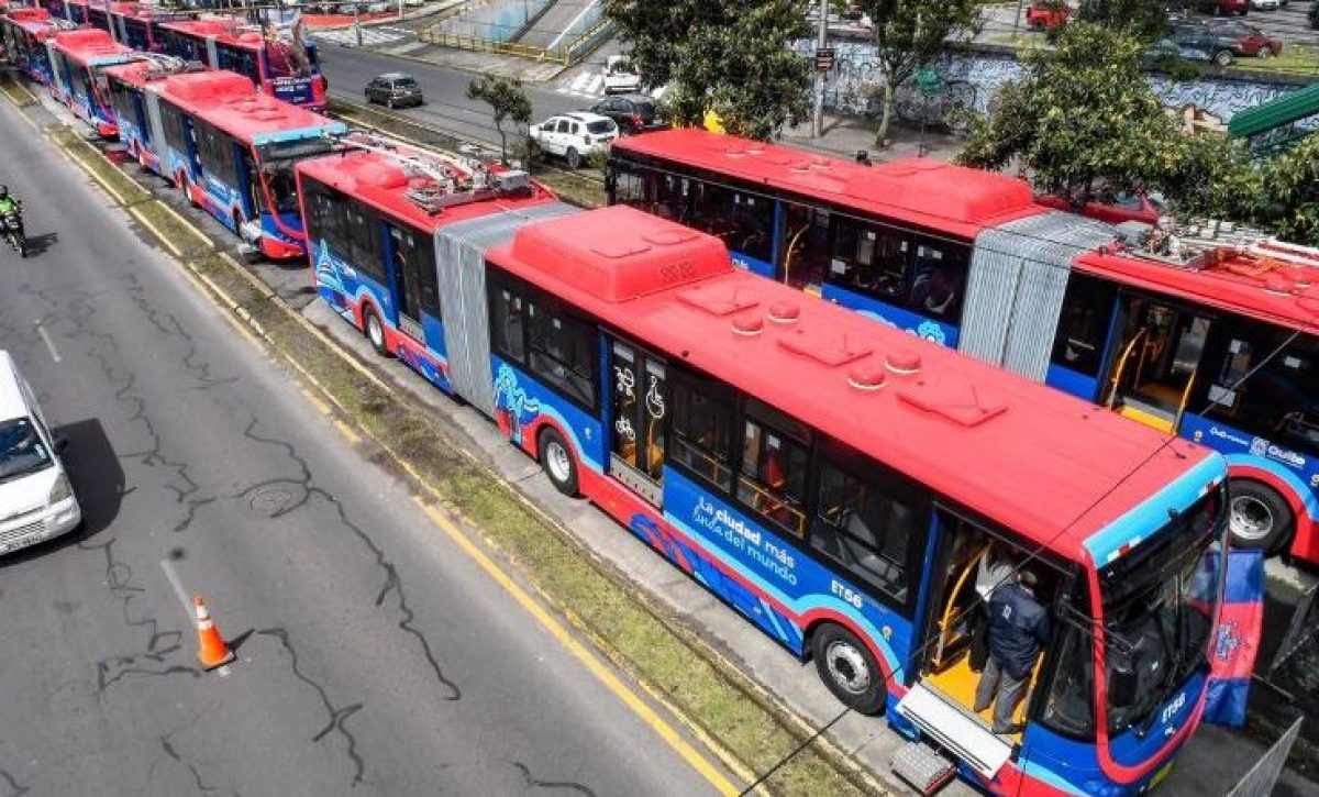 Quito estrena moderna flota de trolebuses eléctricos