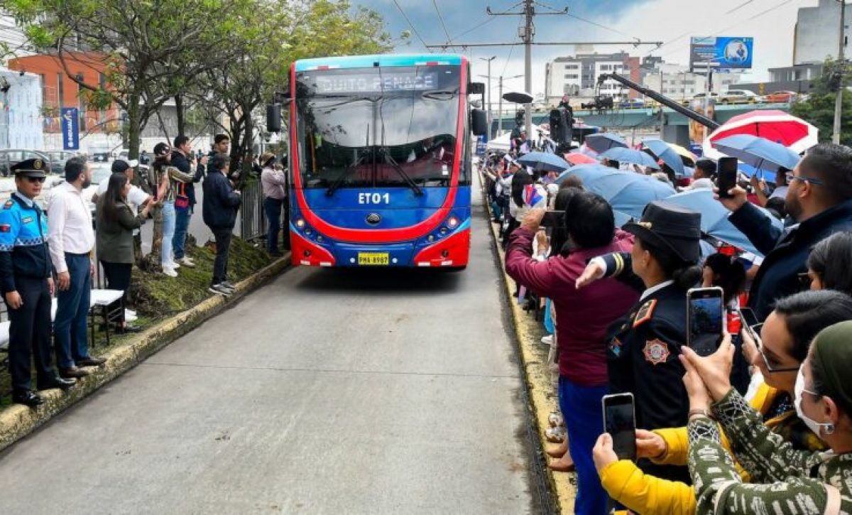 Quito mantiene tarifas estables con transporte eléctrico pese a cambios en subsidios