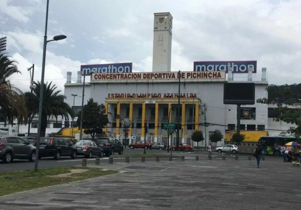 Quito ofrece disculpas por disputa judicial sobre el Estadio Olímpico Atahualpa.