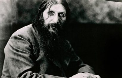 Grigori Rasputín, místico y sanador, murió el 30 de diciembre de 1916. Asesor cercano del zar Nicolás II, su influencia y escándalos desacreditaron a la monarquía rusa.