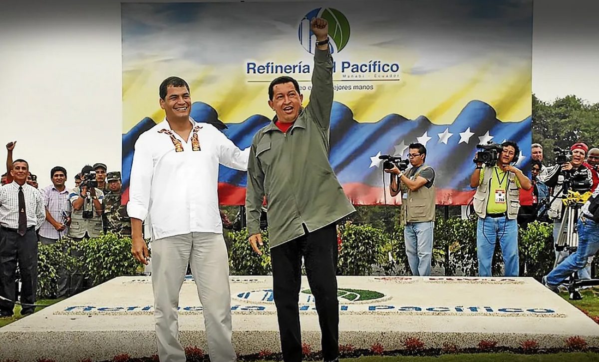 En el año 2008, el entonces presidente del Ecuador, Rafael Correa y el presidente de Venezuela, el desaparecido Hugo Chávez, colocaron la primera piedra en El Aromo en Manta.