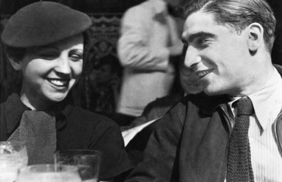 Endre Friedmann y Gerda Taro habían huido de la persecución nazi, se enamoraron y empezaron a trabajar juntos en la capital francesa. Ellos crearon a Robert Capa.