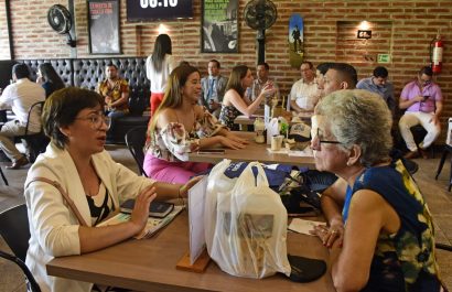 Los emprendedores tuvieron siete minutos para promocionar sus productos a los empresarios locales.