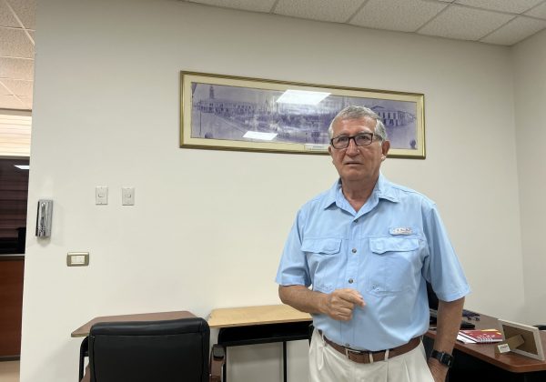 Ramiro Molina, menciona que está por digitalizar al menos 200 mil fotografías.