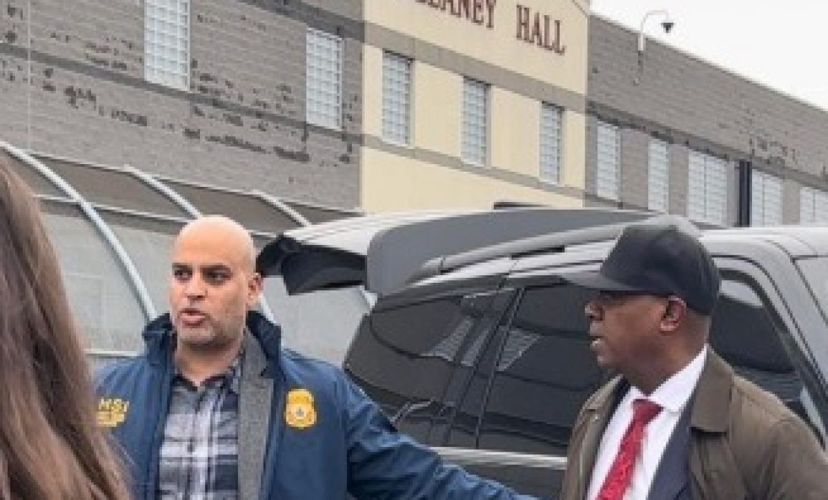 Ras Baraka detenido tras intento de inspección a Delaney Hall