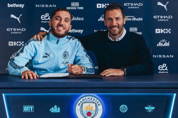 Rayan Cherki firma por cinco años con el Manchester City desde Lyon