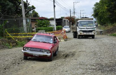 Reanudan obras viales en Cuatro Esquinas-Pachinche tras culminación parcial de proyecto de agua