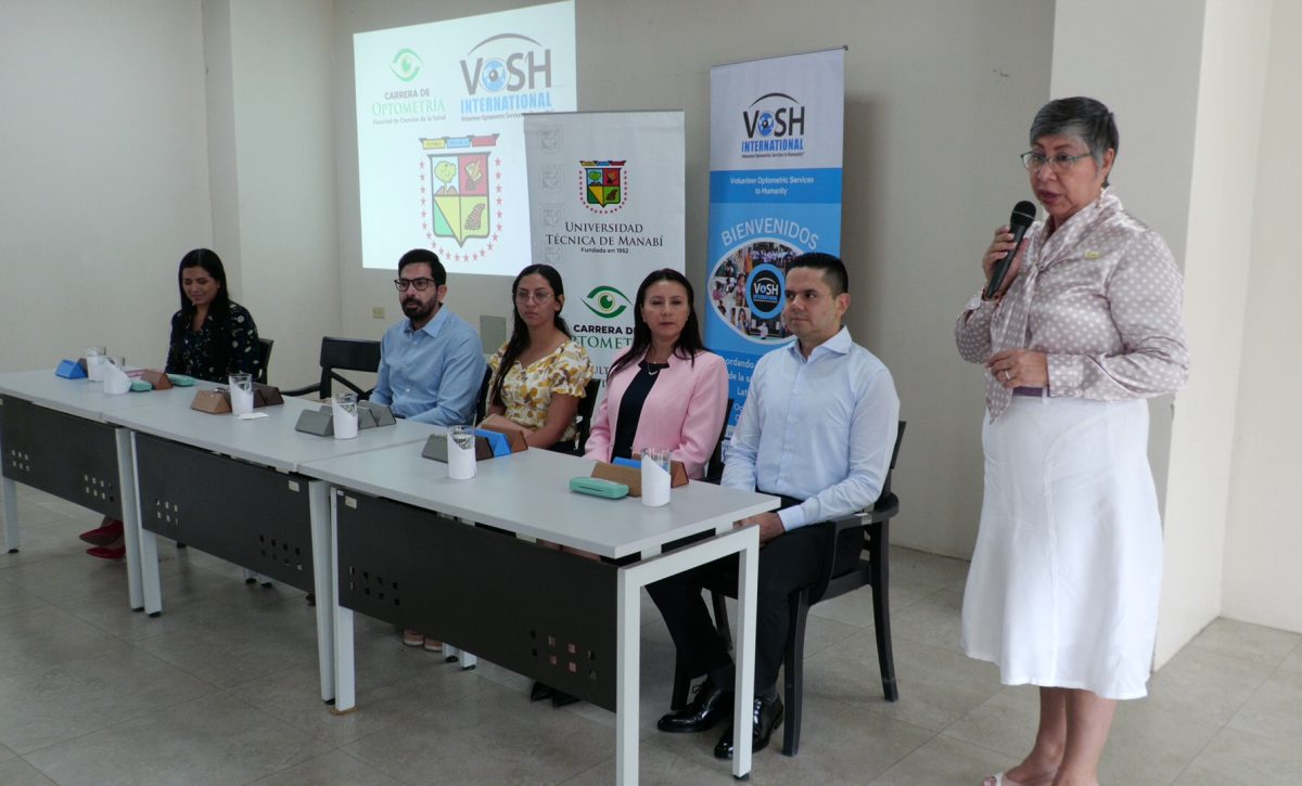 Recicladores de Portoviejo reciben lentes gracias a la Universidad Técnica de Manabí y su iniciativa social