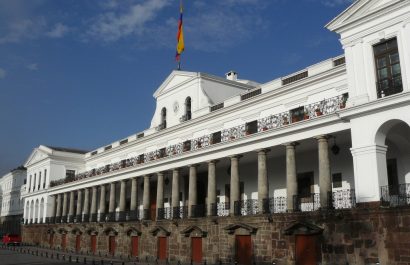 Reestructuración administrativa del Gobierno de Ecuador busca eficiencia sin afectar servicios públicos
