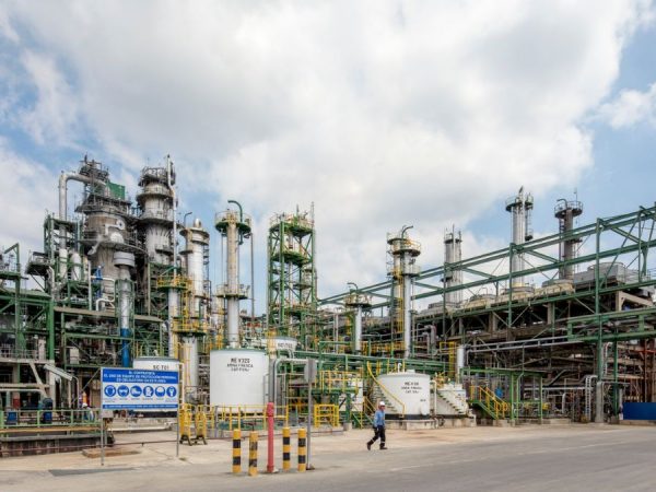 Refinería de Esmeraldas reactiva operaciones al 50% tras reparaciones por sismo de 6 grados que se registró el pasado 25 de abril. (Petroecuador).