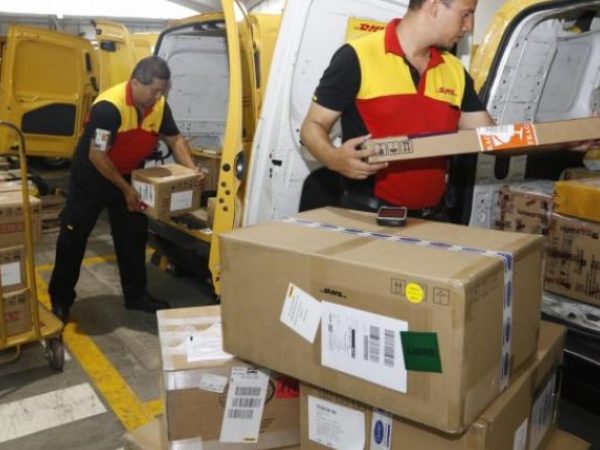 Reforma aduanera libera de tributos envíos personales de bajo costo