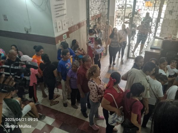 Registro Social en Portoviejo enfrenta inconvenientes por espacio reducido y falta de organización