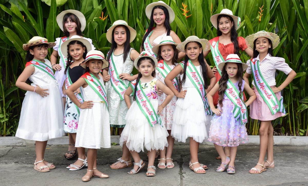 Parte de las 16 nuevas reinas infantiles que serán proclamadas el 23 de mayo.