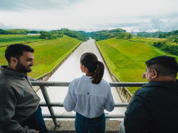Represa Daule-Peripa Evacúa Volumen Equivalente a 129.000 Piscinas Olímpicas