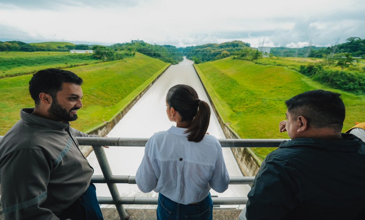 Represa Daule-Peripa Evacúa Volumen Equivalente a 129.000 Piscinas Olímpicas