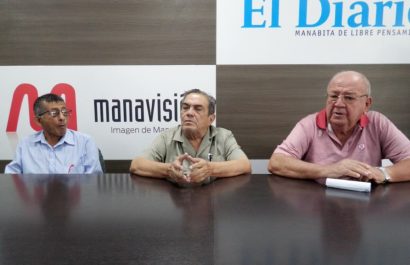 Representantes del Comité de Defensa de los Derechos de los Jubilados del IESS de Manabí