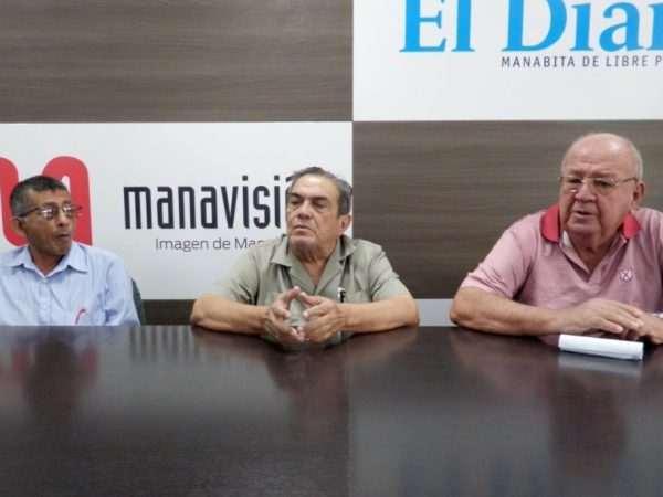 Representantes del Comité de Defensa de los Derechos de los Jubilados del IESS de Manabí