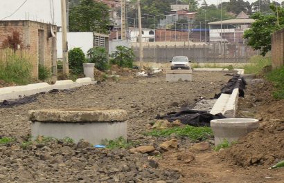 Retoman trabajos de construcción en la calle Tarqui de Portoviejo tras dos meses de paralización